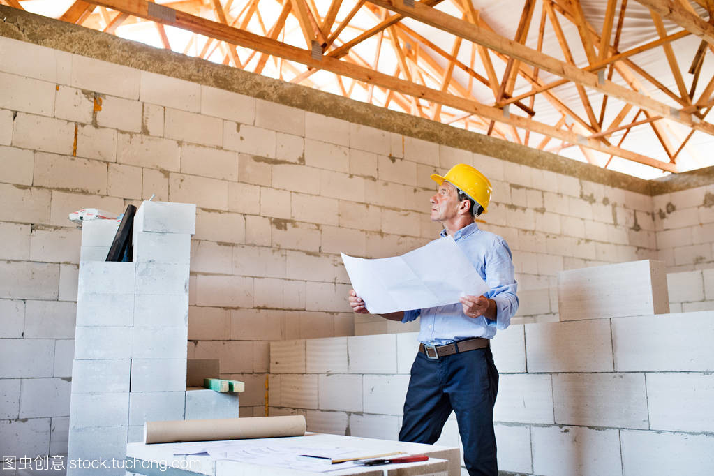 高級建筑師或建筑工地土建工程師